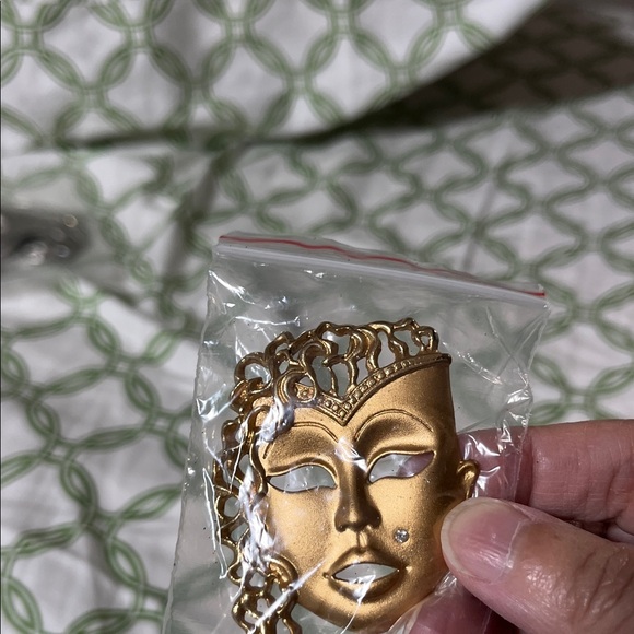 Jewelry - Gold Mask Pendant Necklace - Women Accessories